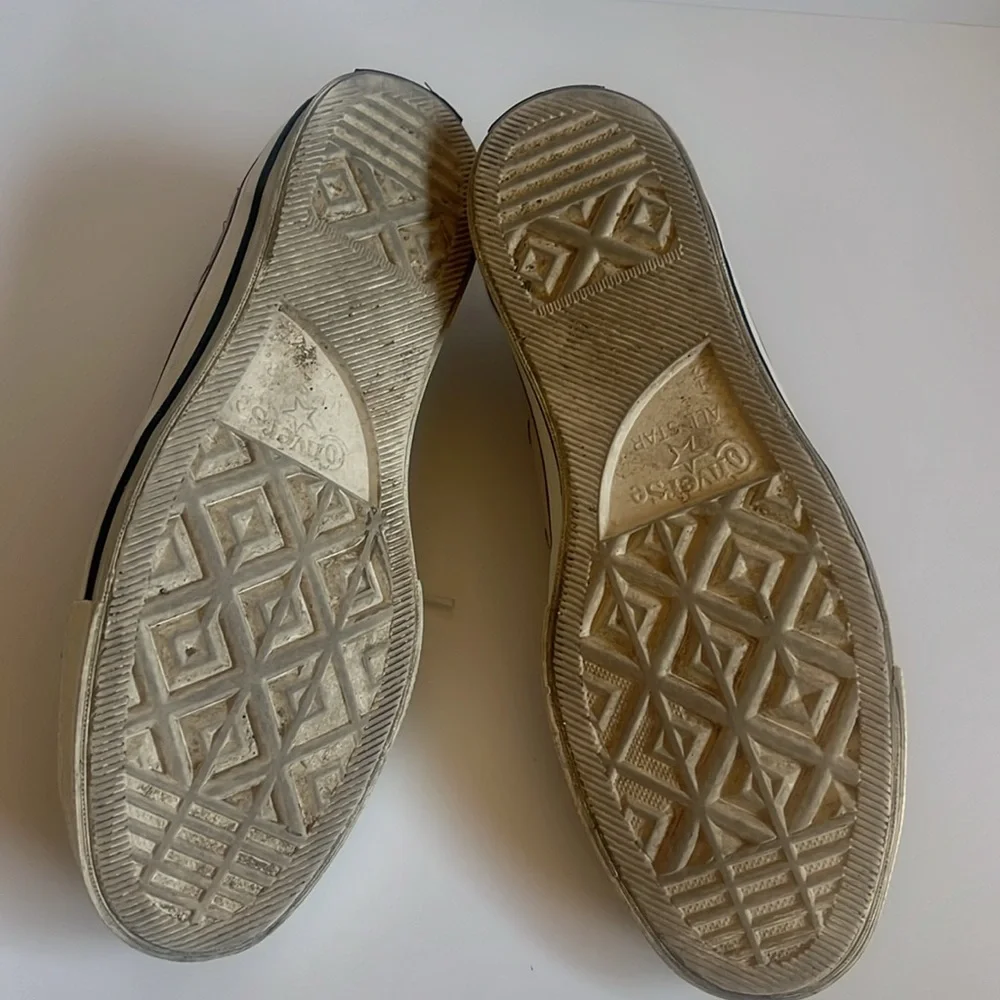 Embroidered Converse sneakers - Picture 3 of 4